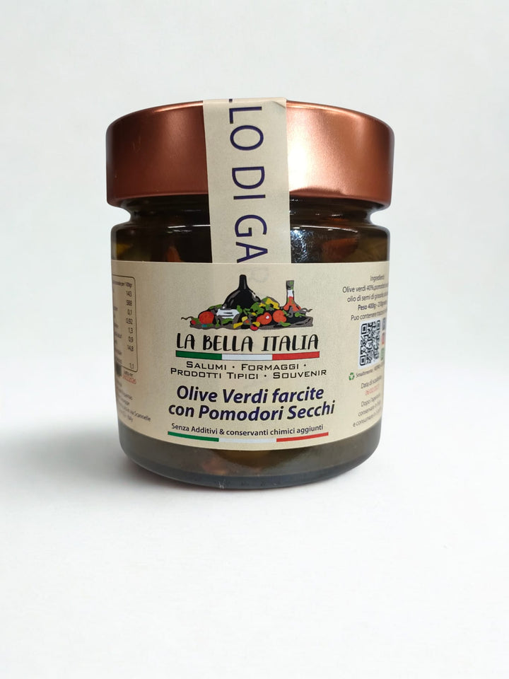 Olive verdi ripiene con pomodori  secchi